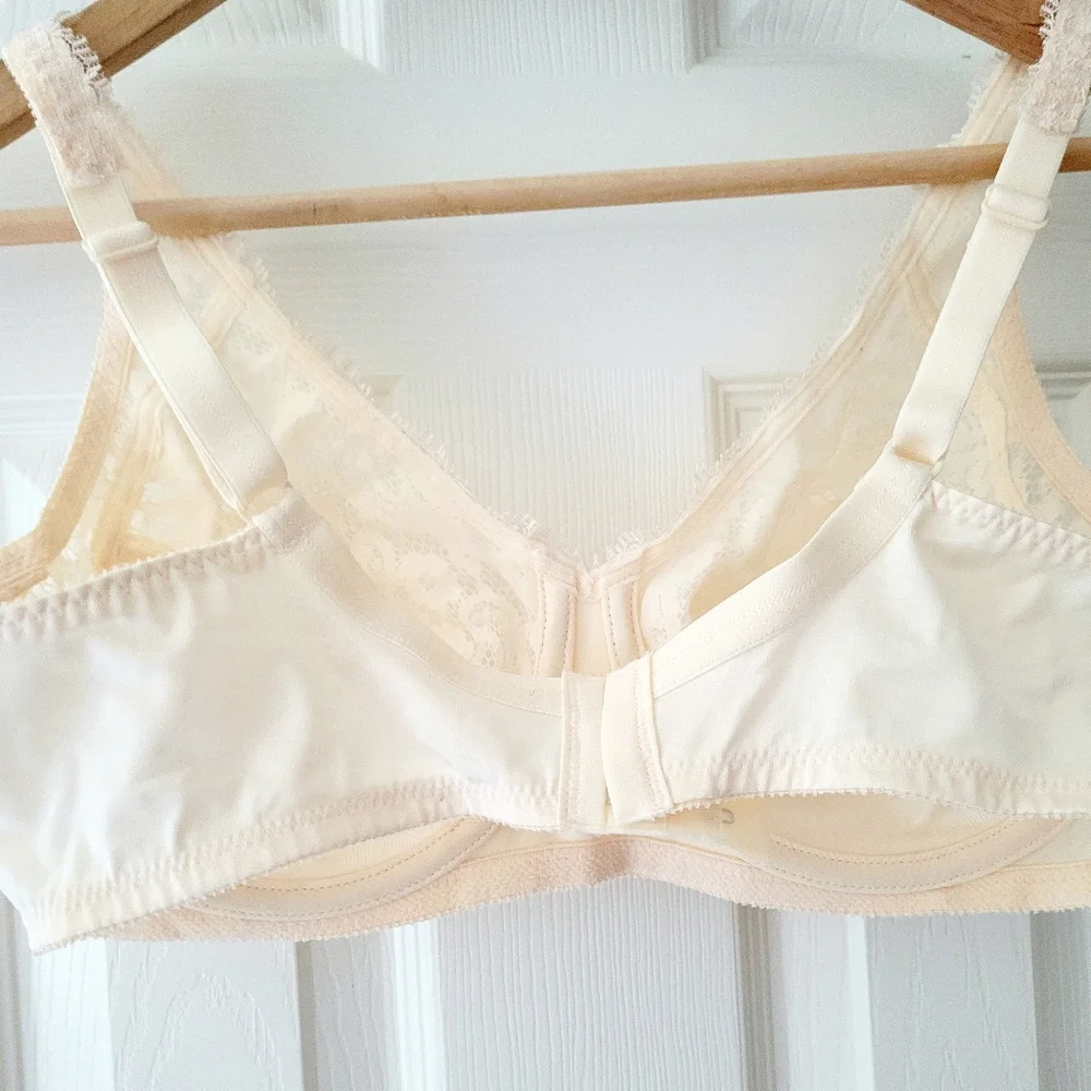SOLD. Vintage bra - Picture 6 of 9